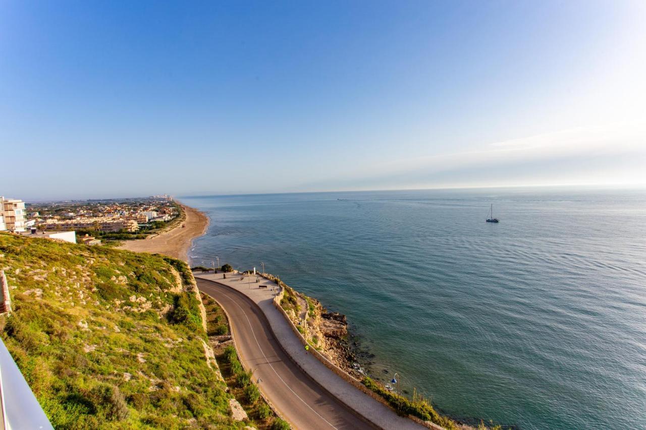 Panoramic Sea Views *